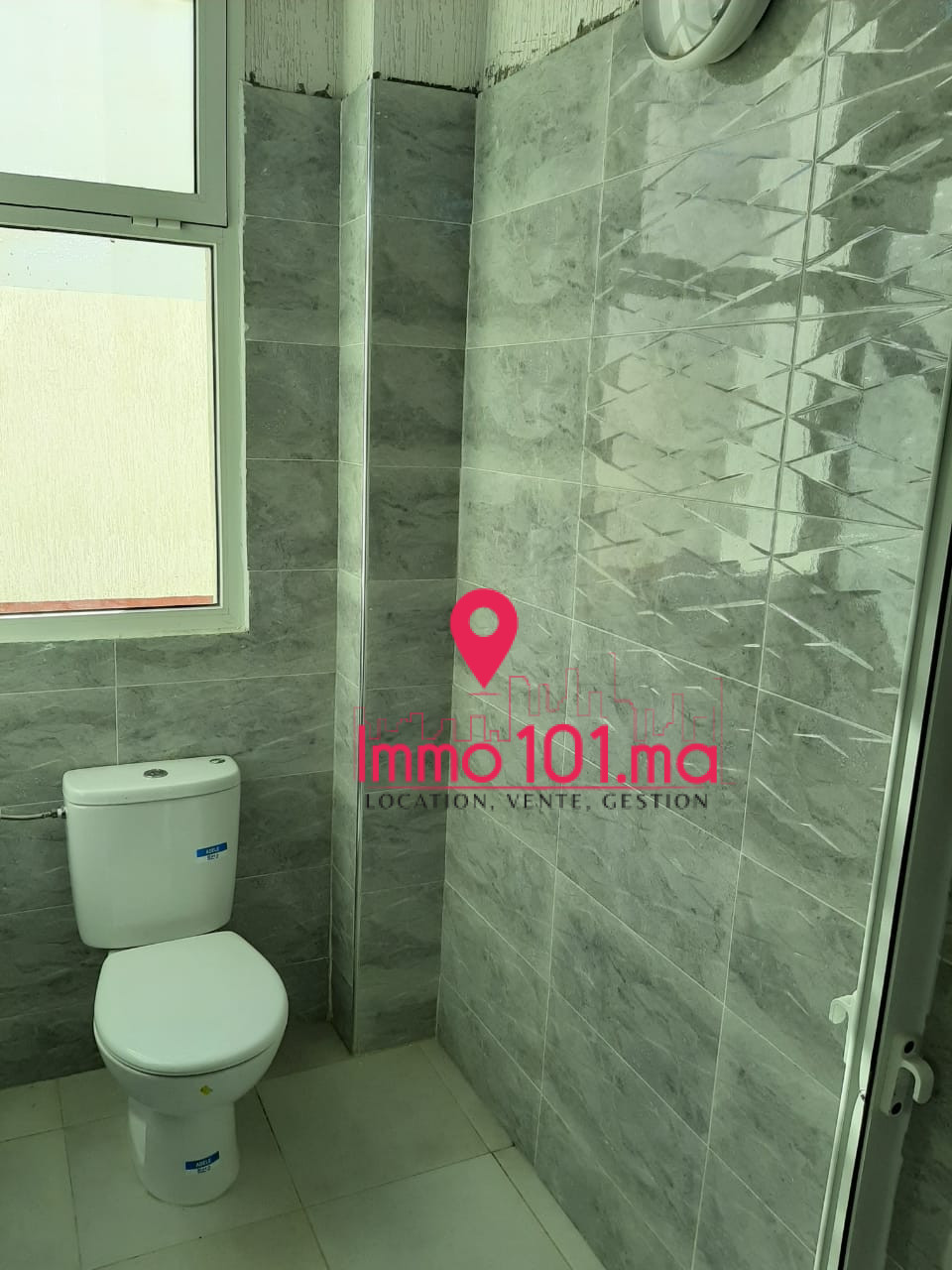 Location local commercial showroom à Ain El Aouda ZLLC108